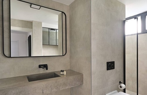 Etiler Apartment | This apartment is a 3 bedroom(s), 2 bathrooms, located in Beşiktaş, İstanbul.