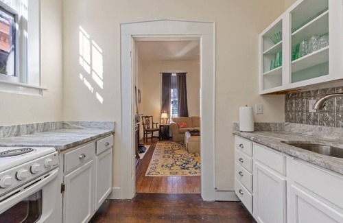 Historic South Hill Apartment | This apartment is a 5 bedroom(s), 2 bathrooms, located in Lexington, KY.