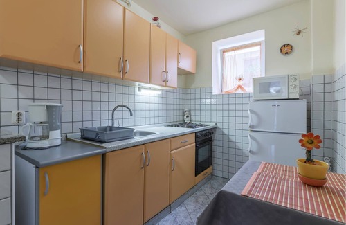Sikici Apartment | This apartment is located on the ground floor of a family house near Pula.