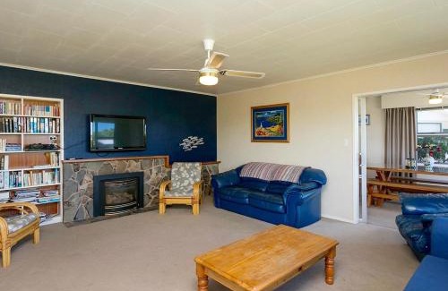 Rainbow Point House | This Bach Has it All - Rainbow Point Holiday Home