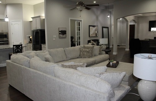 Dallas House | This beautiful 3200 SF single storey with loft backs onto a heavily treed forest