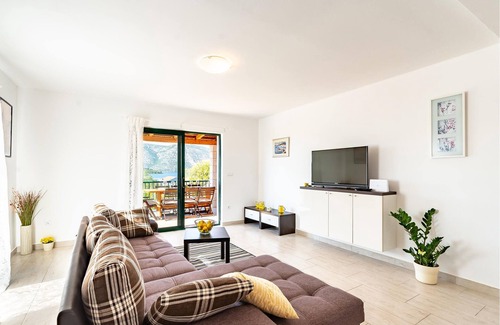 Kneza House | This beautiful vacation home with pool is located in a quiet location in the village of Kne.