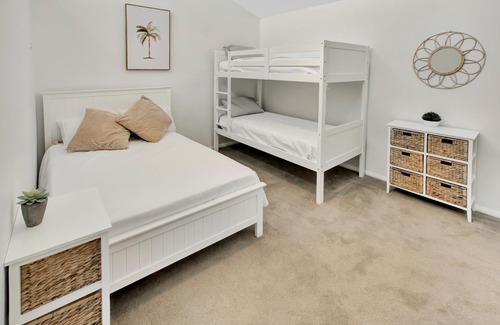 Paynesville House | This beautifully presented apartment is right in the heart of Paynesville