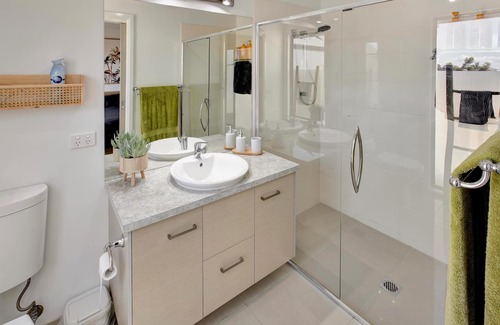 Paynesville House | This beautifully presented apartment is right in the heart of Paynesville