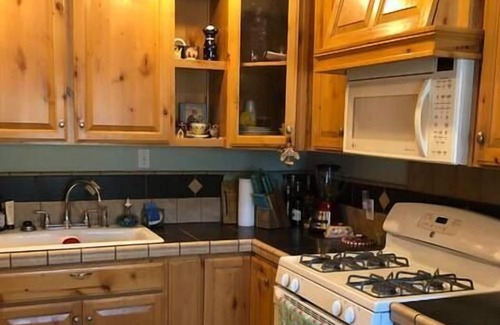 North Auburn House | This bungalow is a 1 bedroom(s), 1 bathrooms, located in Auburn, CA.