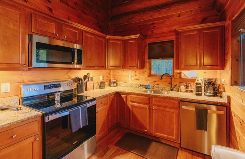 Almond Cabin | This cabin is a 1 bedroom(s), 1 bathrooms, located in Almond, NC.