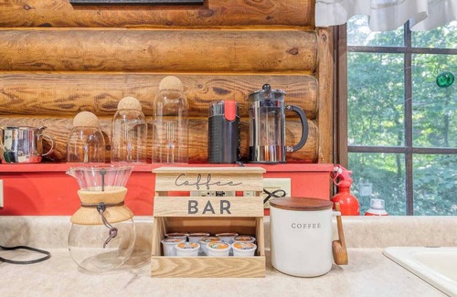 Saugatuck Cabin | This cabin is a 2 bedroom(s), 1.5 bathrooms, located in Saugatuck, MI.