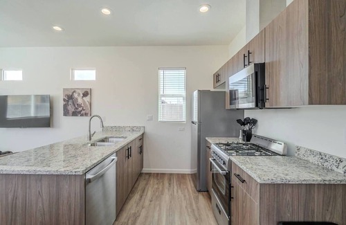 Tucson House | This centrally located 2 bedroom 2 bathroom is fully remodeled with electric vehicle charging on site