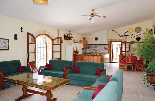 Llubi House | This child-friendly finca is enchantingly located, surrounded by nature and on an enormous plot.