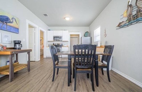 Rockport Cottage | This cottage is a 2 bedroom(s), 2 bathrooms, located in Rockport, TX.