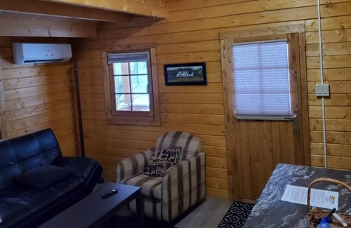Seguin Cabin | This cottage is a 2 bedroom(s), 1 bathrooms, located in parry sound, on.