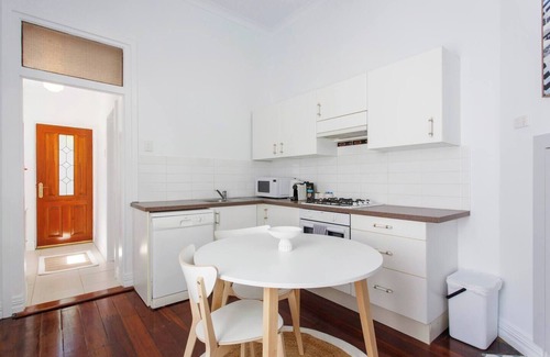 South Fremantle Apartment | This cozy Airbnb is just a short walk to South Beach and the vibrant South Fremantle hub,
