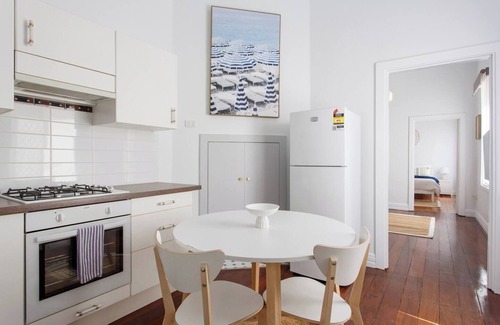 South Fremantle Apartment | This cozy Airbnb is just a short walk to South Beach and the vibrant South Fremantle hub,