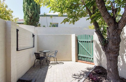 South Fremantle Apartment | This cozy Airbnb is just a short walk to South Beach and the vibrant South Fremantle hub,