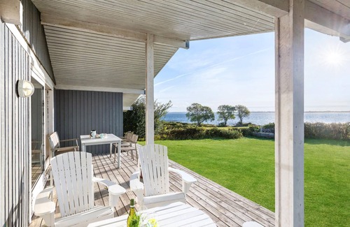 Ebberup House | This cozy cottage with a panoramic view of the sea is located just a few steps from the water.