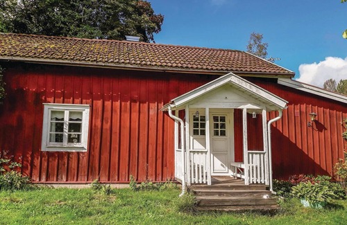Mariannelund House | This cozy red house awaits you in Mariannelund.