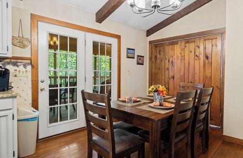 Townsend Cabin | This cute home is one level with just a couple of steps, perfect for Elderly