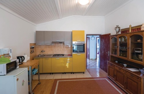 Ploce Apartment | This holiday flat is located on the first floor of a private residence near Lake Birina.