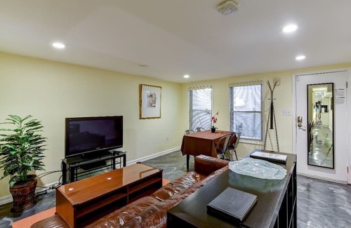 Near Northeast House | This house is a 2 bedroom(s), 1 bathrooms, located in Washington, DC.