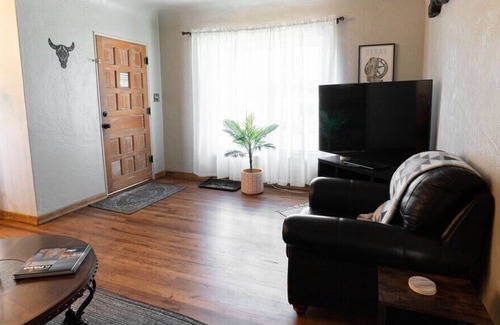 Lakeside House | This house is a 2 bedroom(s), 2 bathrooms, located in El Paso, TX.