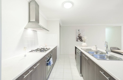 Point Cook House | This house is a 3 bedroom(s), 2 bathrooms, located in Point Cook, VIC.