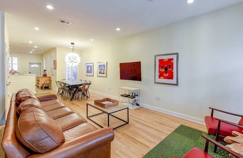 Near Northeast House | This house is a 3 bedroom(s), 2.5 bathrooms, located in Washington, DC.