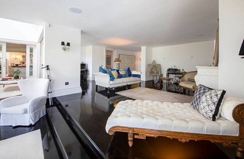 Bodrum City Center House | This house is a 3 bedroom(s), 3.5 bathrooms, located in Bodrum, Muğla.