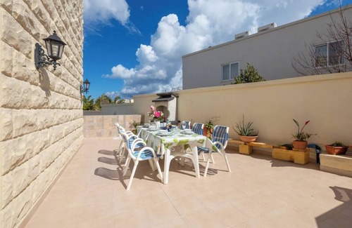 Santa Maria Estate House | This house is a 4 bedroom(s), 2 bathrooms, located in Il-Mellieħa, null.