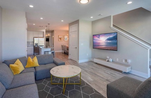 Madeira Beach House | This house is a 6 bedroom(s), 6 bathrooms, located in Madeira Beach, FL.