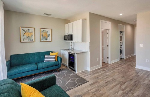 Madeira Beach House | This house is a 6 bedroom(s), 6 bathrooms, located in Madeira Beach, FL.