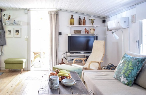 Norrkoping House | This house offers you a large plot with plenty of space to stay and only 350m from the swimming lake