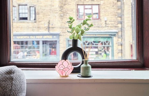 Haworth Apartment | This luxury, boutique style, stone built, 3 bedroom, 2 bathroom apartment by Above Rubies sits directly on Haworth’s renowned cobbled Main Street and is only a stone’s throw from the iconic Parsonage, home to the Brontë sisters.
