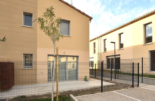 Le Pontet House | This modern and beautiful vacation home is located on the outskirts of Avignon.