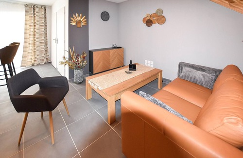 Le Pontet House | This modern and beautiful vacation home is located on the outskirts of Avignon.