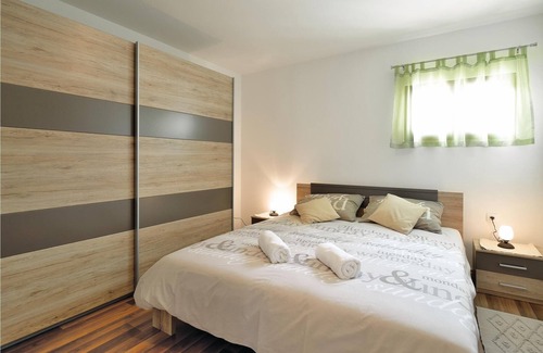 Vizinada Apartment | This modern and comfortably furnished apartment is located in Vi.