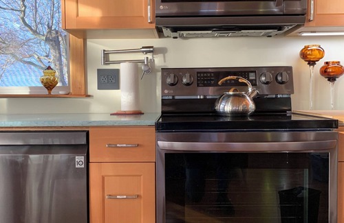 Brew Bay Cabin | This oceanfront cabin is a perfect place to relax and recharge