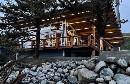 Brew Bay Cabin | This oceanfront cabin is a perfect place to relax and recharge