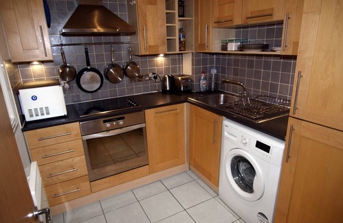 Stratford and New Town Apartment | This one's got a gym, sauna and a steam room!