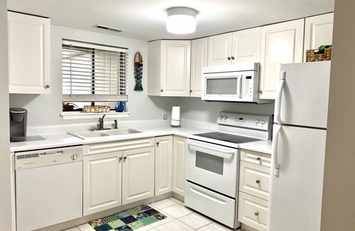 Folly Field Villa | This Pet friendly 2-bedroom villa just a short walk to Folly Field Beach Park