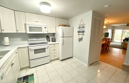 Folly Field Villa | This Pet friendly 2-bedroom villa just a short walk to Folly Field Beach Park