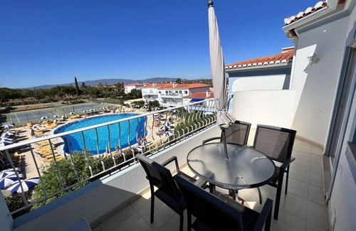 Portimao Apartment | This place spells H-O-L-I-D-A-Y. Beautiful 2 bed apartment overlooking the pool