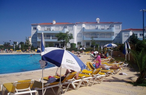 Portimao Apartment | This place spells H-O-L-I-D-A-Y. Beautiful 2 bed apartment overlooking the pool
