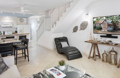 Sheraton Park Condo | This property in centrally located in a quiet residential neighbourhood