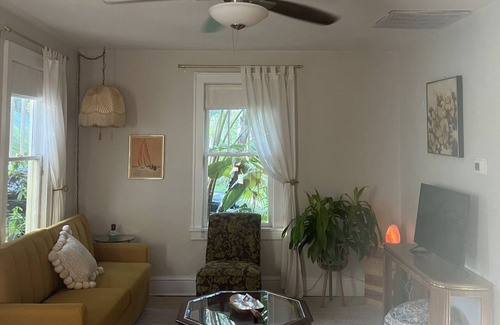 Thornton Park Cottage | This quaint historic bungalow is located in beautiful Thornton Park.