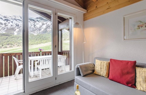Saas-Fee Apartment | This rustic and cozy vacation apartment in the house Topas offers you on 50 m2 space to let your sou