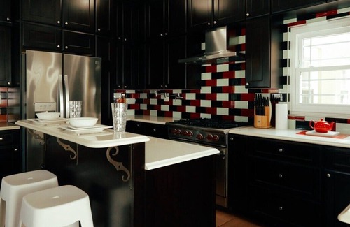 Bailey's Bay Apartment | This spacious 2br home offers a comfortable retreat