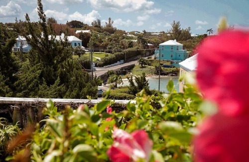 Bailey's Bay Apartment | This spacious 2br home offers a comfortable retreat