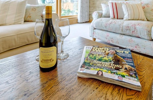 Bourton Cottage | This spacious modern barn conversion is a perfect base for up to four people to explore the quaint v