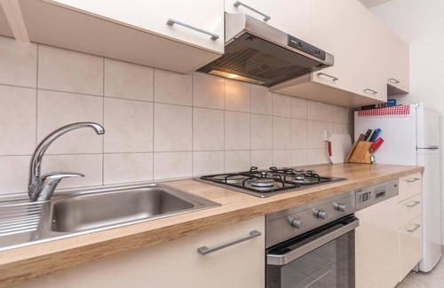 Nadin House | This stone holiday house is located in the old village core of Nadin.