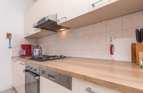 Nadin House | This stone holiday house is located in the old village core of Nadin.